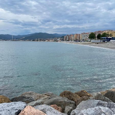 Due Passi Dal Mare Hotel Savona Kültér fotó