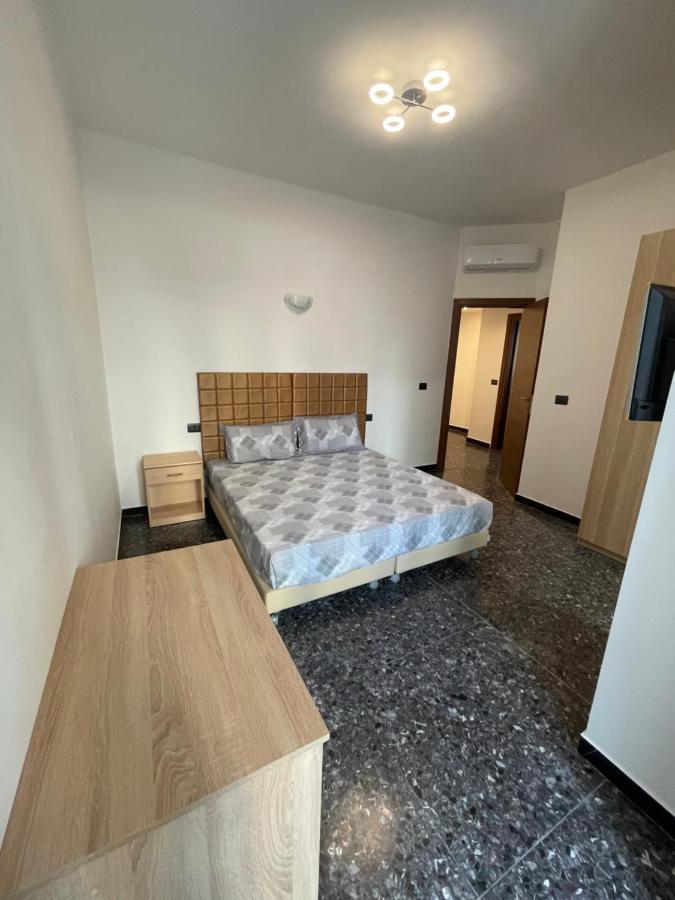 Due Passi Dal Mare Hotel Savona Kültér fotó