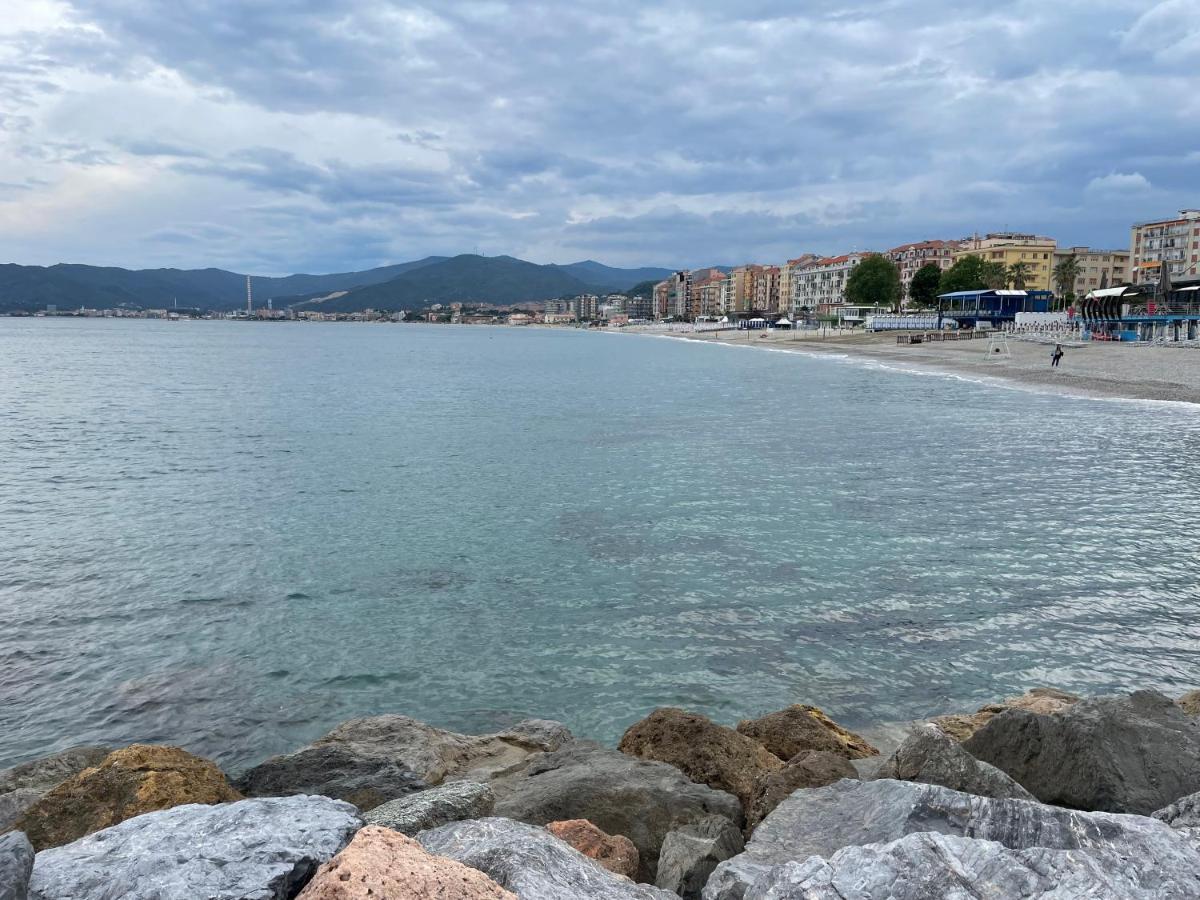 Due Passi Dal Mare Hotel Savona Kültér fotó
