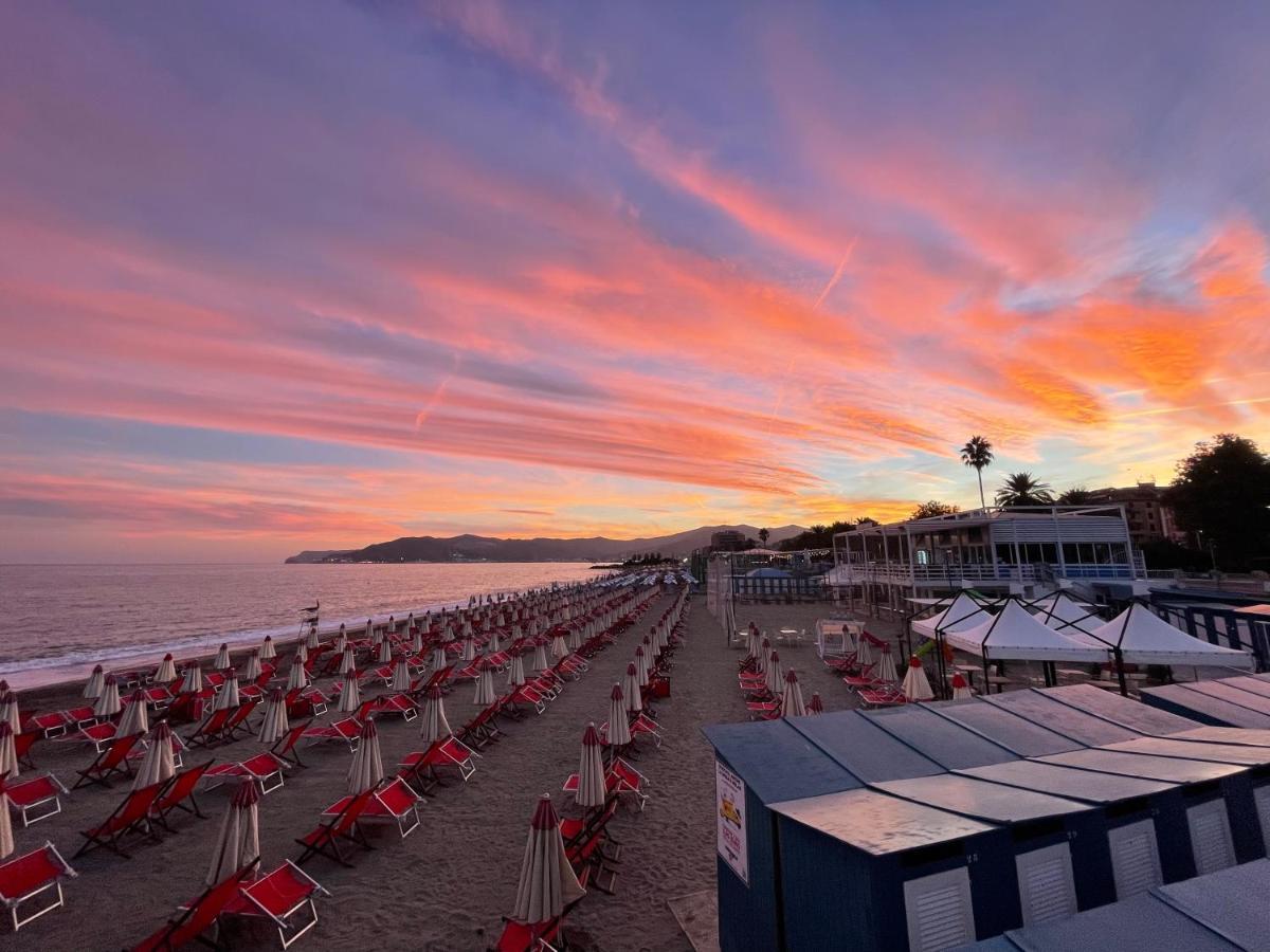 Due Passi Dal Mare Hotel Savona Kültér fotó