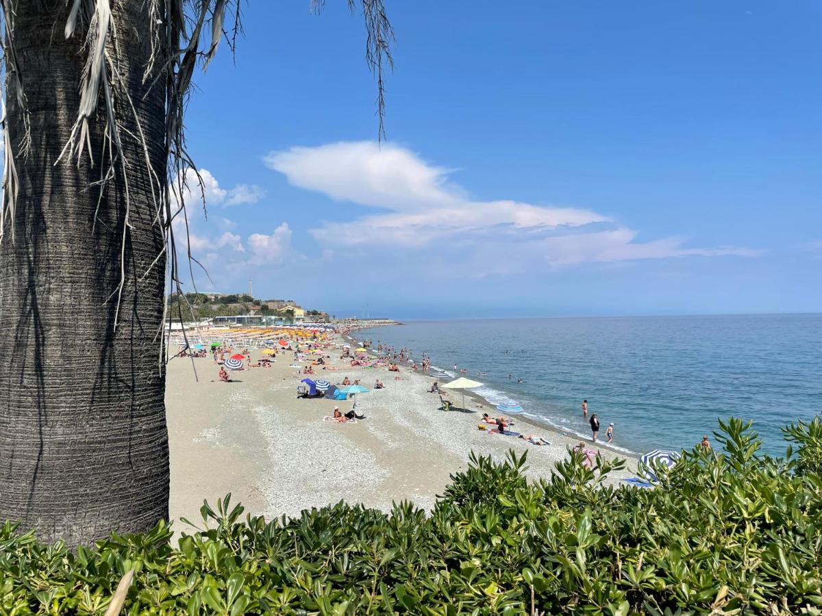 Due Passi Dal Mare Hotel Savona Kültér fotó